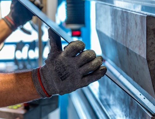 Riesgos y soluciones en protección manual frente a la industria metalmecánica